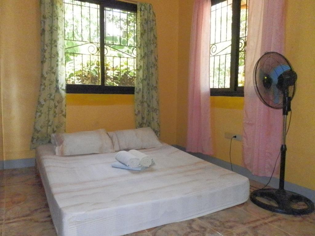 Aparthotel The Blue Pagong à Puerto Galera Extérieur photo